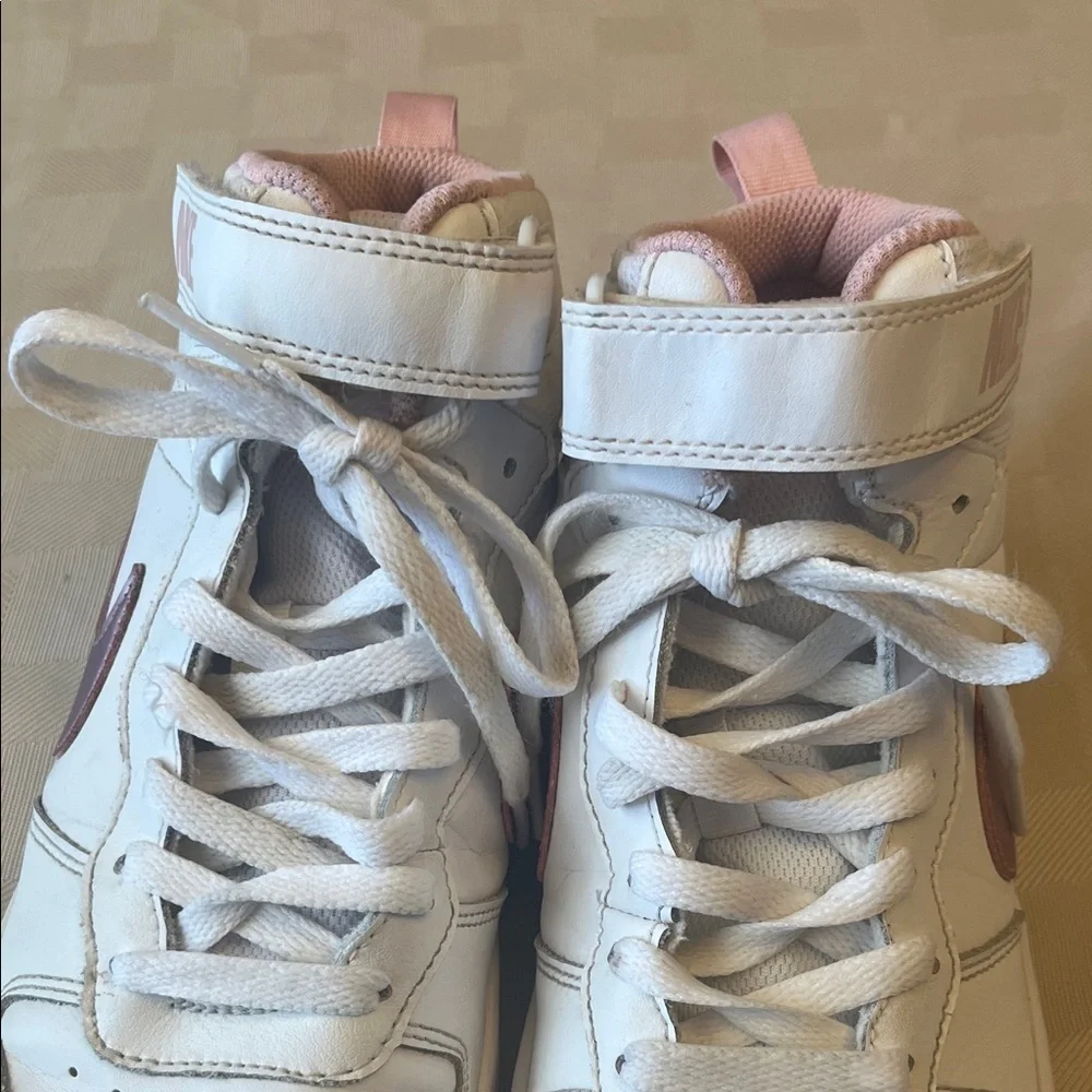 Nike Women's White and Pink Sneakers